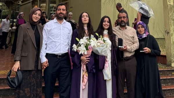 2 Kız Kardeş Ailelerine Büyük Gurur Yaşattı