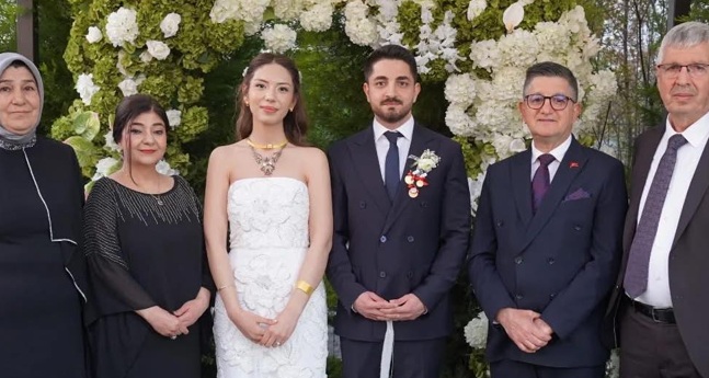 Amaç ve Bahadır ailelerinin mutlu günü haber fotoğrafı