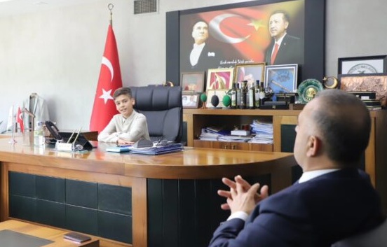 Başkan Sarı koltuğunu Haris Sağlamoğlu’na devretti haber fotoğrafı