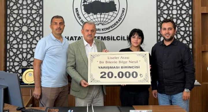 Bayrakdar, Bilge Nesil Yarışmasının Kazananlarına Ödüllerini Verdi