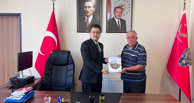 Defne Emniyet Müdürü Mavi’ye Hatay Halk Bilimi Kitabı Takdimi