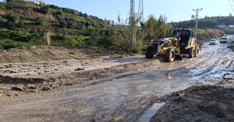 Defne’de Sağanak Yağış Sonrası Ekipler Seferber Oldu