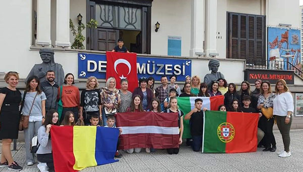 Demirçelik Ortaokulu Erasmus Projeleri İle Kültürleri Birleştiriyor