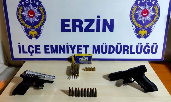 Erzin’de 2 adet tabanca ele geçirildi