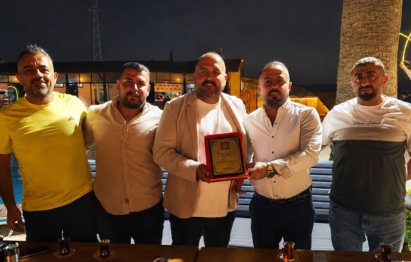 Göztepe Medeniyetler FK’dan İşadamı Karadeniz’e Plaket
