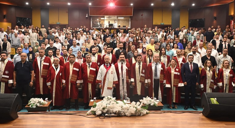 HMKÜ'de Geleceğin Diş Hekimleri Diplomalarını Aldı