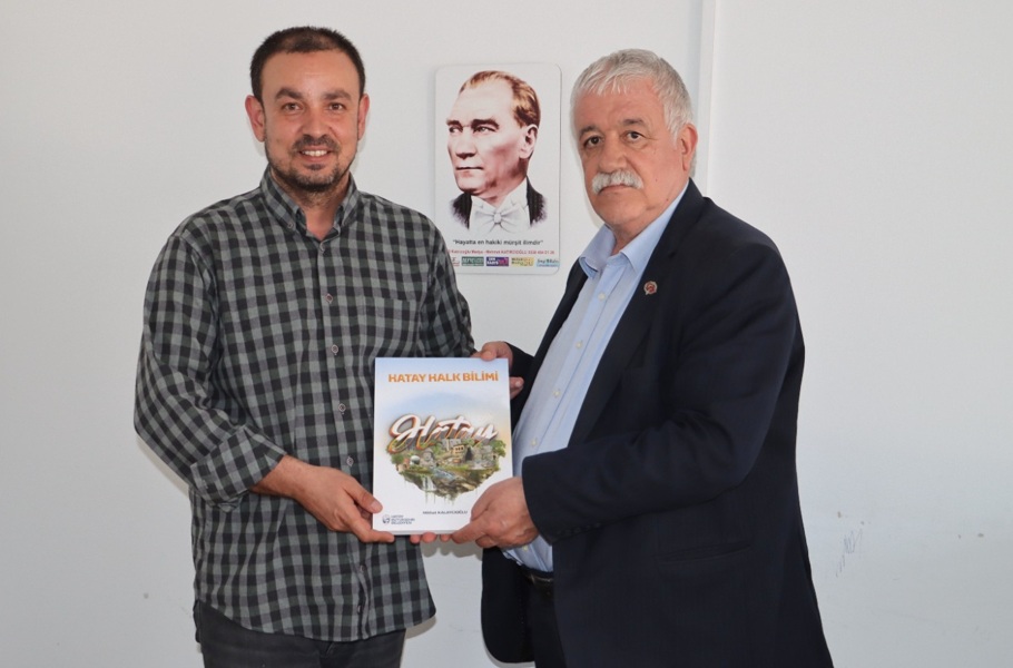 Kalaycıoğlu’ndan Karagöz’e Hatay Halk Bilimi Kitabı Takdimi haber fotoğrafı