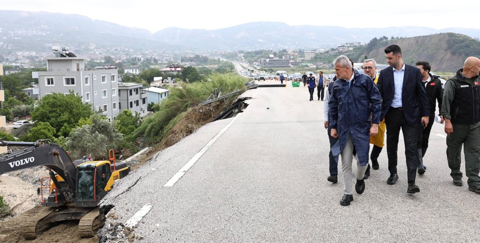 Öntürk, Sahada İncelemeler Yapıyor