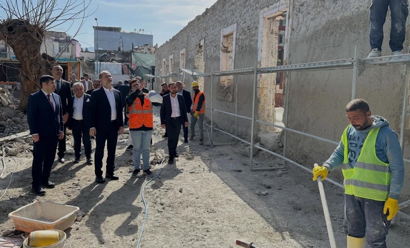 Şehrin Tarihi Simgelerinden Biri Daha Aslına Uygun Yapılıyor