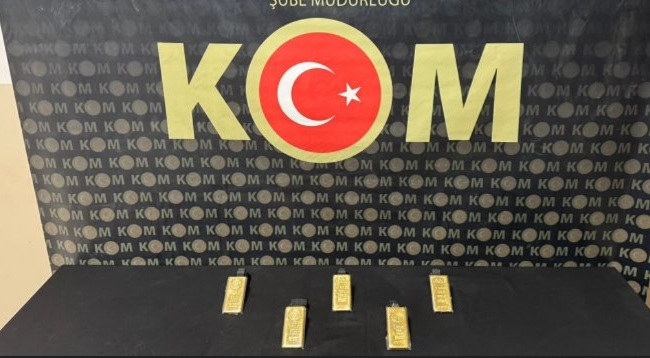 Sırt çantasından 8 kilo altın çıktı