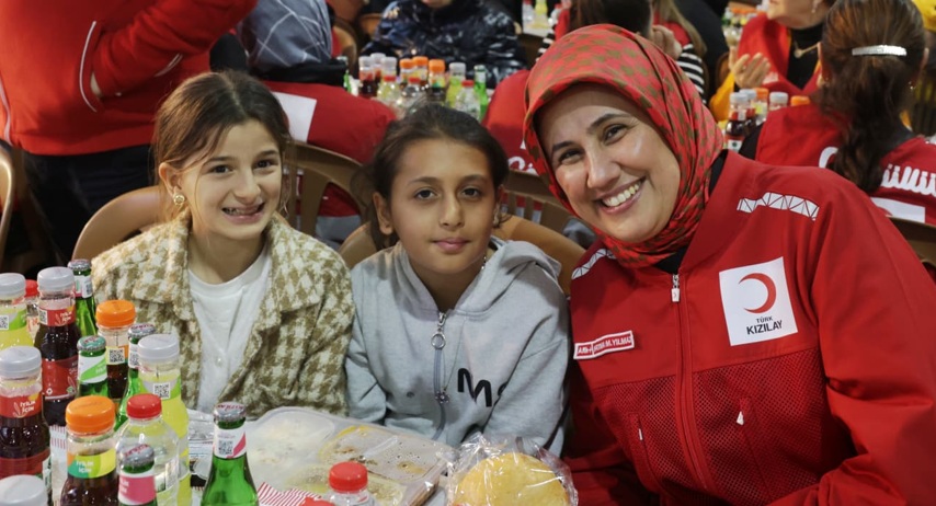 Türk Kızılay’dan Hatay’da 5 bin kişilik iftar haber fotoğrafı